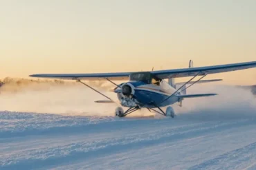 Can-Planes-Fly-in-Snow