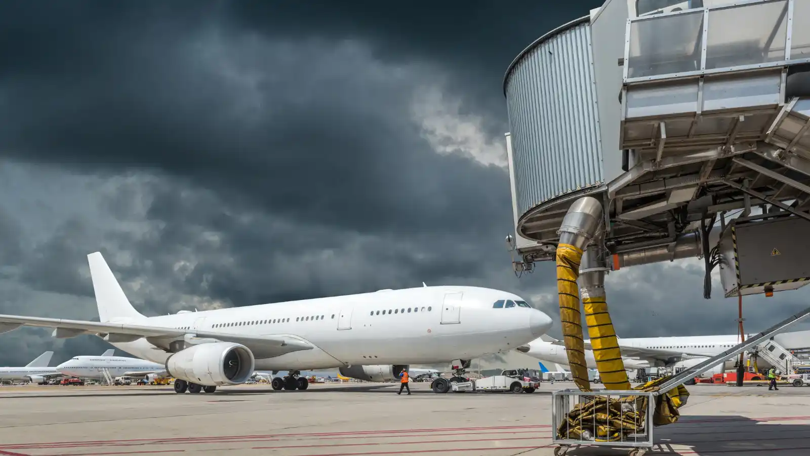 Can Commercial Airplanes Fly Over Hurricanes