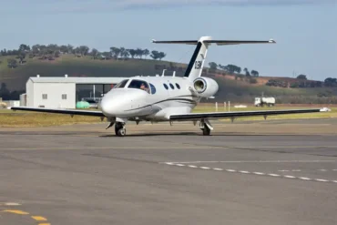 Skypac-Aviation-VH-NEQ-Cessna-510-Citation-Mustang-taxiing-at-Wagga-Wagga-Airport