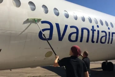 how-to-wash-an-airplane