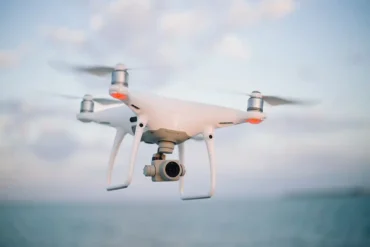 1200px-Quadcopter_camera_drone_in_flight