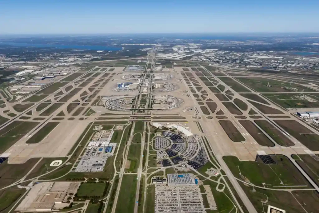 Dallas/Fort Worth International Airport (DFW)