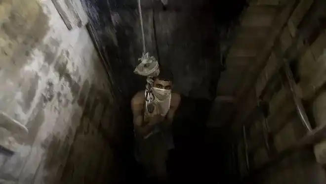 Hamas digs gaza tunnels near the Egyptian border