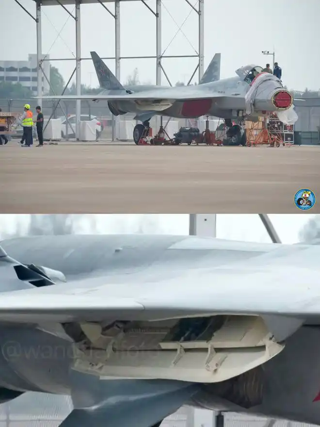 The state of the weapons bay of the Su-57 prototype T-50-4 at the Zhuhai Airshow