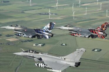 f-18 vs f-16 dogfight