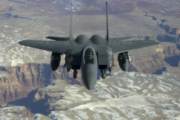 how long can an f 15 stay in the air
