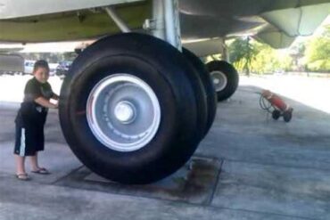 How Plane Wheels Withstand the Sky’s Heaviest Burdens