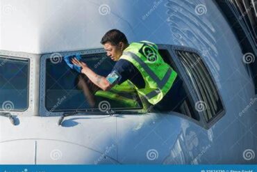 Rental Plane Windshield Cleaning: Best Practices for a Crystal-Clear View
