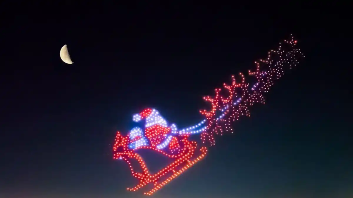 5,000 Drone Christmas Light Show