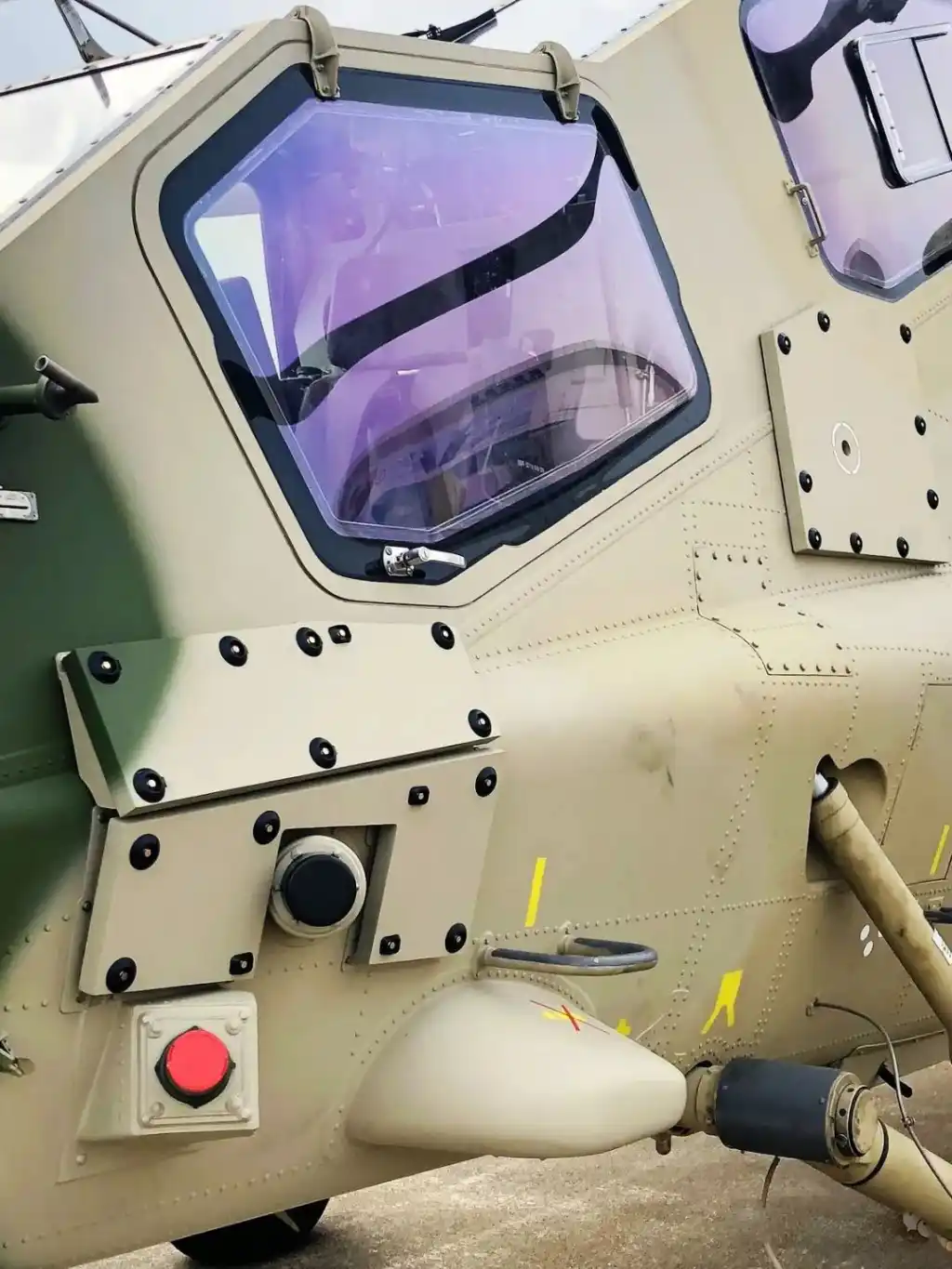 Interior cockpit view of Changhe Z-10