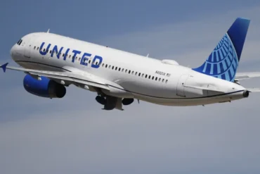 Passengers Sue United Airlines for Alleged Antisemitic Discrimination on Flight to Israel