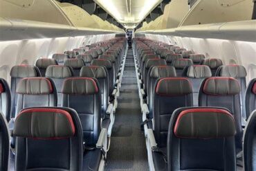 American Airlines Reinstates Second Drink Service on Domestic Flights Over 1,500 Miles