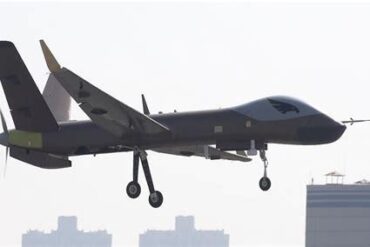 Army Secretary Warns US Can't Keep Investing in Expensive Weapons Vulnerable to Cheap Drones