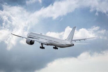 Boeing’s WH004 777-9 Test Aircraft Returns to Skies with Full Passenger Cabin