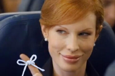 iconic delta deltalina finger wag