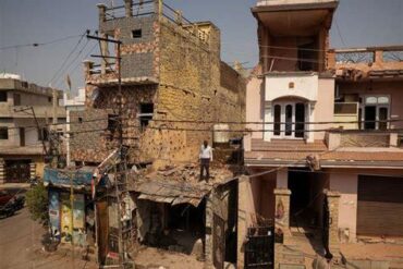 India and Pakistan Step Up Military Strikes Amid Global Calls for De-escalation