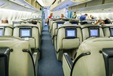 Pakistan International Airlines Flights and Reviews