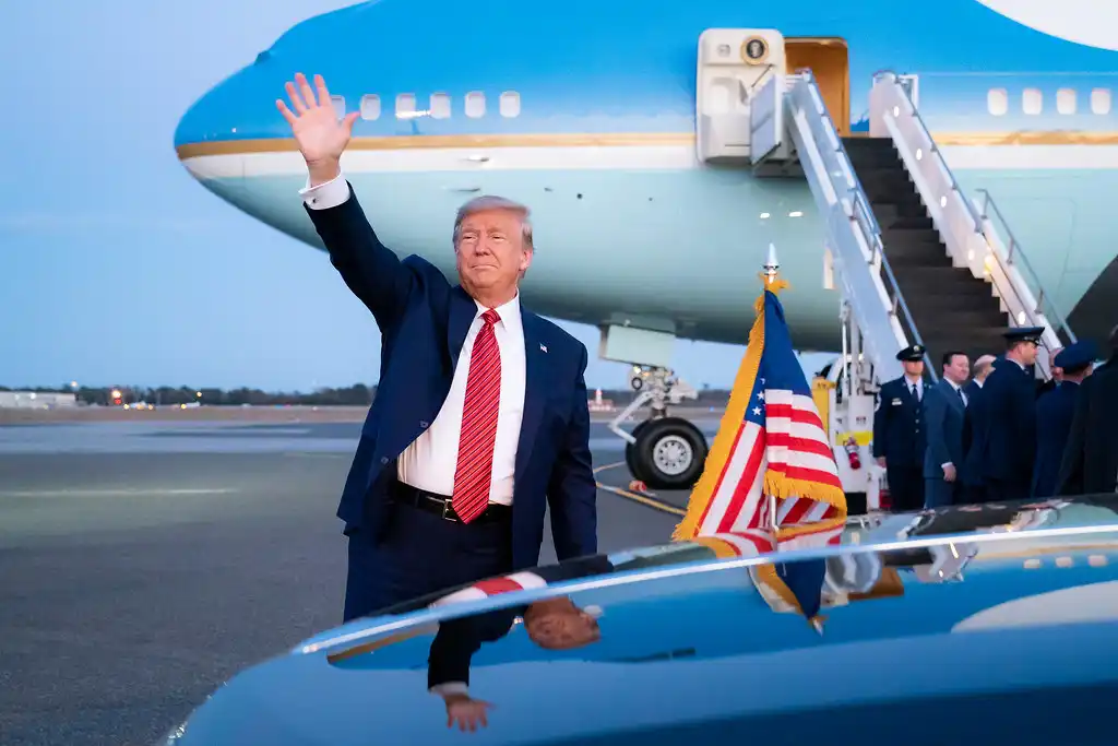 president trump Qatar tour signing ceremony