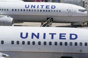 United Airlines Faces Scrutiny Over Flight Attendants Leaving Sleeping Passengers Onboard