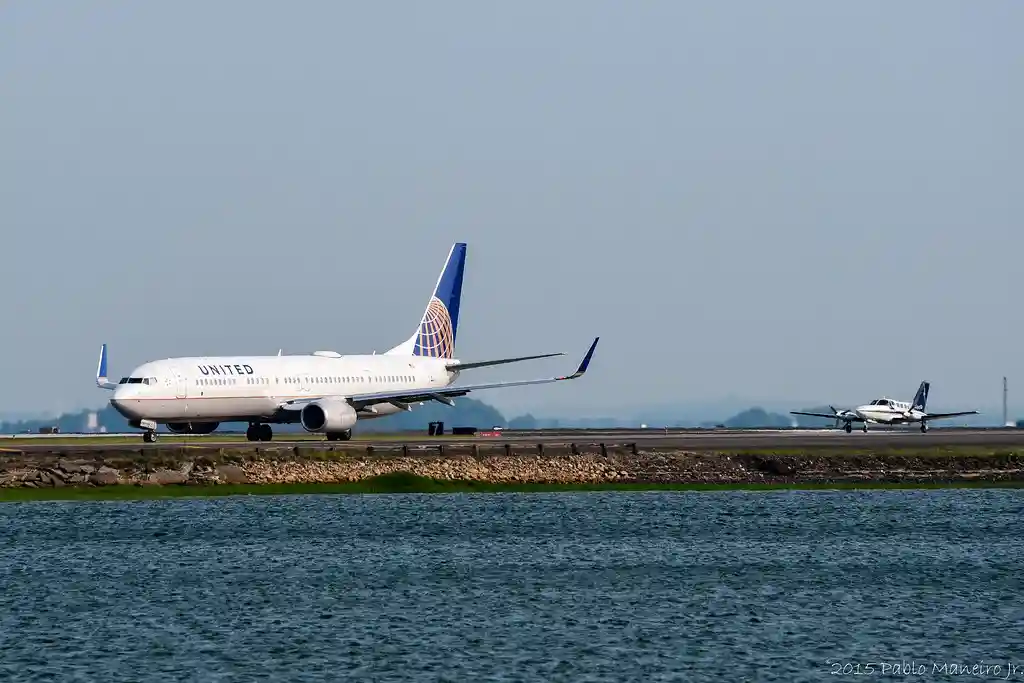 United Airlines Boeing 737 taxiing at Boston Logan International Airport
