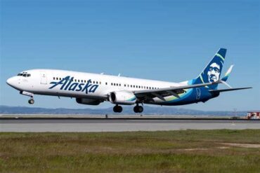 Alaska Airlines Celebrates 300 Boeing 737 Deliveries as It Prepares for Hawaiian’s 4th Dreamliner