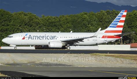 American Airlines 26-Year-Old Boeing 737-800 Makes Emergency Diversion