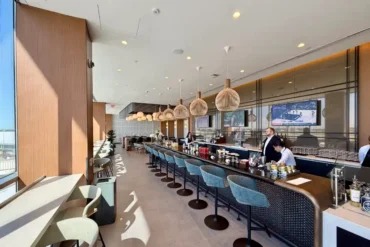 American Airlines’ New Philadelphia Flagship Lounge Shines With Champagne Luxury but Faces Overcrowding Concerns
