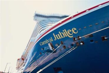 Carnival Cruise Line's Loyalty Program Overhaul: Understanding the Controversy Surrounding Carnival Rewards 2026