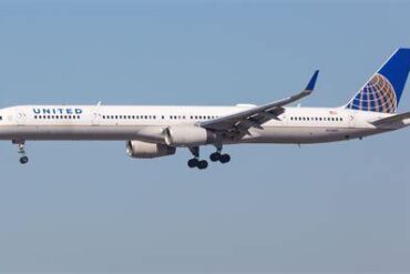 Cockpit Smoke Emergency Forces Delta Boeing 757-200 to Divert to Jacksonville