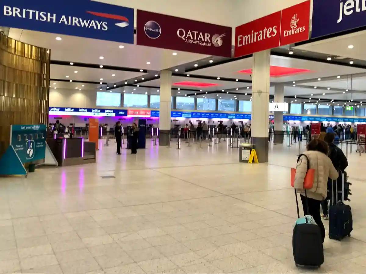 emirates check-in counters at london gatwick airport terminal south