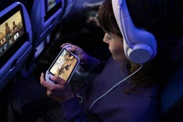 Exclusive: United Airlines Grounds Starlink Wi-Fi on Regional Jets Amid Radio Interference Concerns