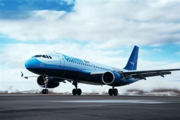 JetBlue Faces Investor Pressure as Stock Plunges and Recovery Plan Falters