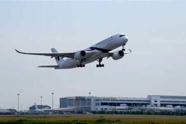 Major Airlines Suspend Flights Amid Escalating Middle East Tensions: What Travelers Need to Know