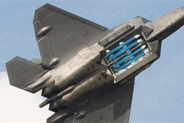What Missiles Do F-22 Fighter Jets Carry — And Can They Be Armed With Nuclear Weapons?