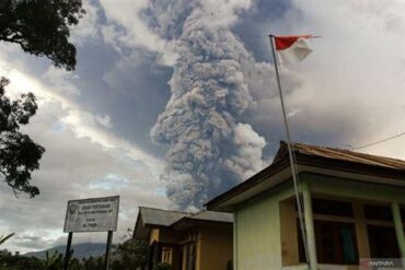 Mount Lewotobi Eruption Grounds Flights: AirAsia Disruptions Hit Bali, Lombok, and Labuan Bajo Mount Lewotobi Eruption Grounds Flights: AirAsia Disruptions Hit Bali, Lombok, and Labuan Bajo