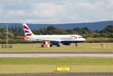 Passenger Outrage Over British Airways' Bottled Water Ban Amid Service Cuts on US and Singapore Flights Passenger Outrage Over British Airways' Bottled Water Ban Amid Service Cuts on US and Singapore Flights