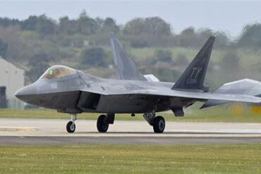 Rare F-22 Raptors Draw Plane Enthusiasts to RAF Lakenheath Amid Rising Global Tensions
