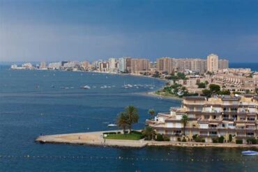 Record-Breaking Growth in Murcia's Tourism Workforce Signals Bright Summer Ahead for 2025