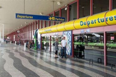 Ryanair Urges Portuguese Government to Resolve Staff Shortages at Major Airports Amid Travel Chaos
