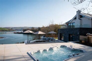 Salcombe's Struggle: Balancing Luxury Housing Demand with Community Needs in Devon Salcombe's Struggle: Balancing Luxury Housing Demand with Community Needs in Devon