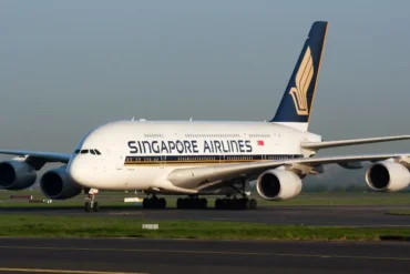 Singapore Airlines Strengthens Its Position Amid Rising Fuel Prices with Strategic Hedging Tactics