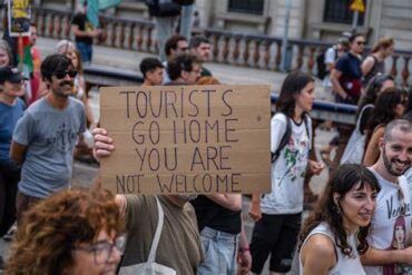 US Tourism Crisis Deepens: International Warnings, Mass Protests, and Multi-Billion Dollar Fallout Paint a Grim Picture