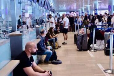 United Airlines Cancels All Dubai Flights Amid Escalating Middle East Conflict, Triggering Global Travel Chaos