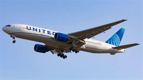 United Airlines Flight UA989 Strands Passengers for Over Seven Hours