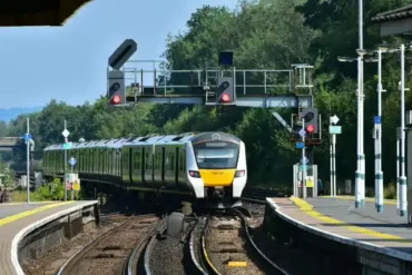 Urgent: Heatwave Forces Emergency Speed Restrictions on Brighton Main Line