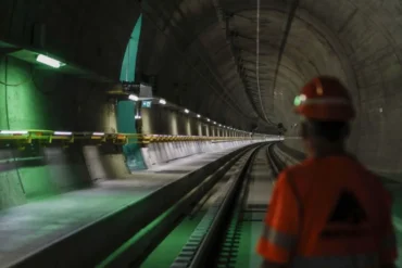 ICE Train Between Vienna and Hamburg Stalls in Tunnel: 400 Passengers Stranded for Over Six Hours