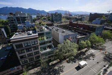 America’s Iconic Cities Grapple with Tourism Slump: Canadians Stay Home as Hotel Bookings Plunge
