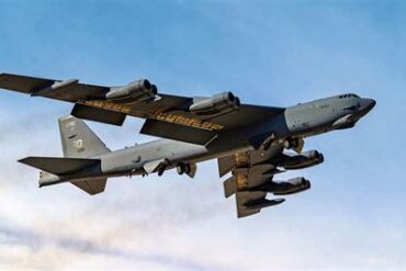 Why the B-52 Bomber Has Wheels on Its Wings: The Engineering Logic Behind Wingtip Gear Why the B-52 Bomber Has Wheels on Its Wings: The Engineering Logic Behind Wingtip Gear