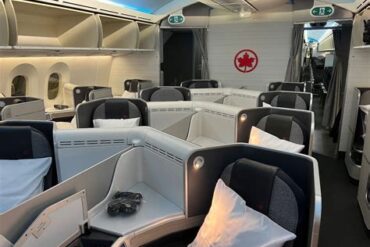 Insider Secrets: How Frequent Flyers and Holidaymakers Are Scoring Seat Upgrades Across the US and Canada