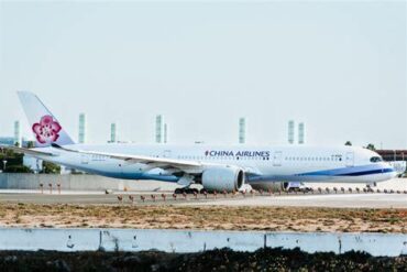Why China Airlines Is Forced to Retain Its Boeing 737-800s and Airbus A330s Amid Global Aircraft Delivery Delays